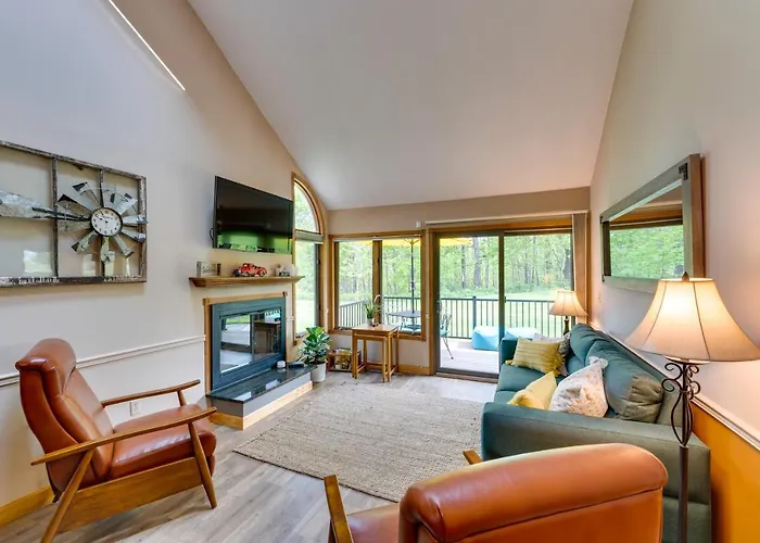 Retreat: Shopping, Owners Club & Skiing! Galena