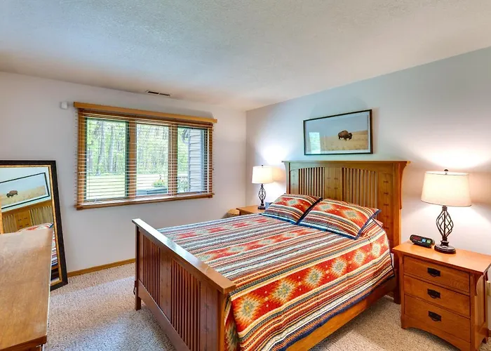 Retreat: Shopping, Owners Club & Skiing! * Galena