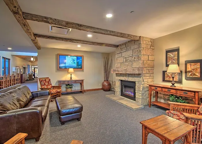 Retreat: Shopping, Owners Club & Skiing! Galena