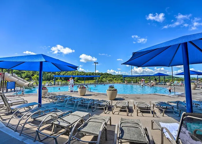 Retreat: Shopping, Owners Club & Skiing! * Galena