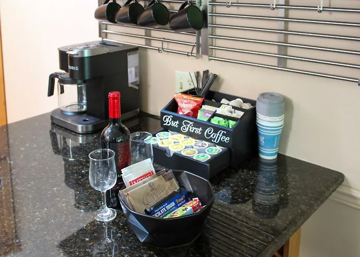 Retreat: Shopping, Owners Club & Skiing! *