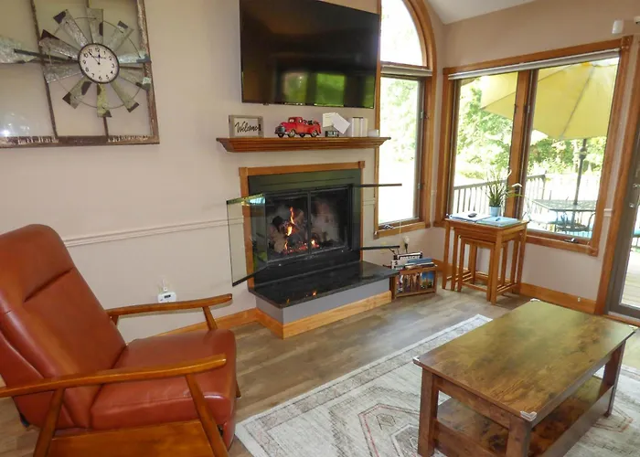Retreat: Shopping, Owners Club & Skiing! * Galena
